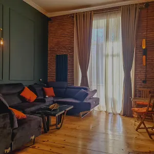 Floor Apartment+balcony In Sololaki / 25 Апартаменты